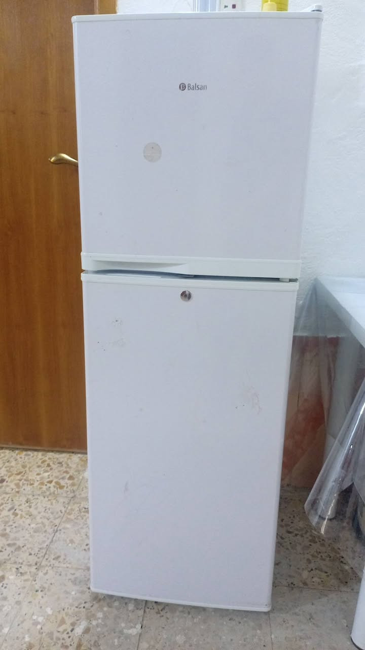 ياالله ثلاجه كلش نضيفه وتجميدها فول اي كسر مابيها ستعمالها قليل بس عيبها  نسداد فتحه تصريف سعرها سعر 100 شراي يراسلني خاص


**إذا كنت صاحب هذا الإعلان وتريد حذفه لأي سبب، رجاءا أرسل رسالة إلى الدعم الفني**