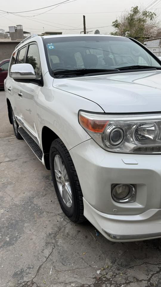 السلام عليكم 
لاندكروز 2013 رقم بغداد ساز اصل بأسمي تحويل ثاني يوم  سياره كفاله عامه حتى الدعاميات ماعدا بارد بسيط بالجاملغ هزة جديده رقم جديد ماشيه ١٧٢ الف معروفه مواصفاتهه
السيارة جديده متصرف عليه ولافلس
اريد مراوس ب 2016 
***********
