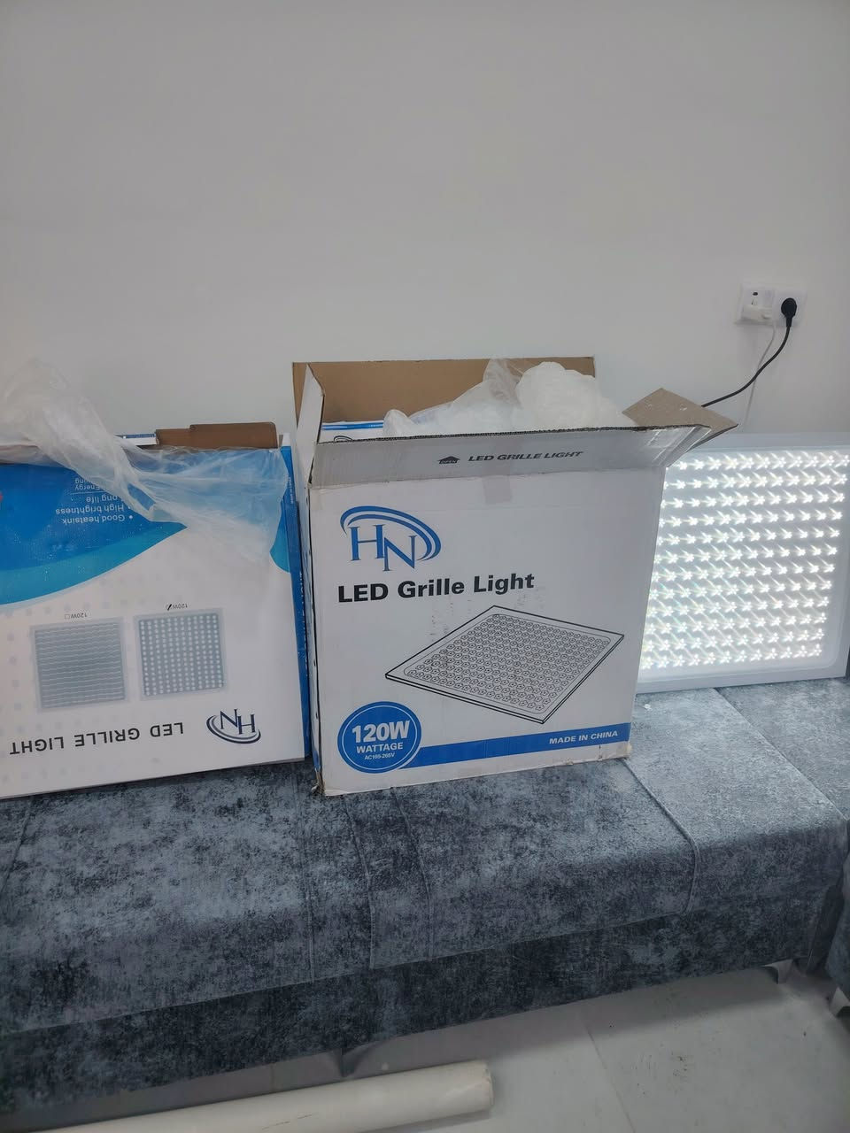 *********** 
سلام عليكم
متاح انارة سقف ثانوي حجم 60 في 60
كلهم جديدات كارتون كامل عندي ١٠ قطعه و اكثر للبيع
سعر مناسب للطيبين
