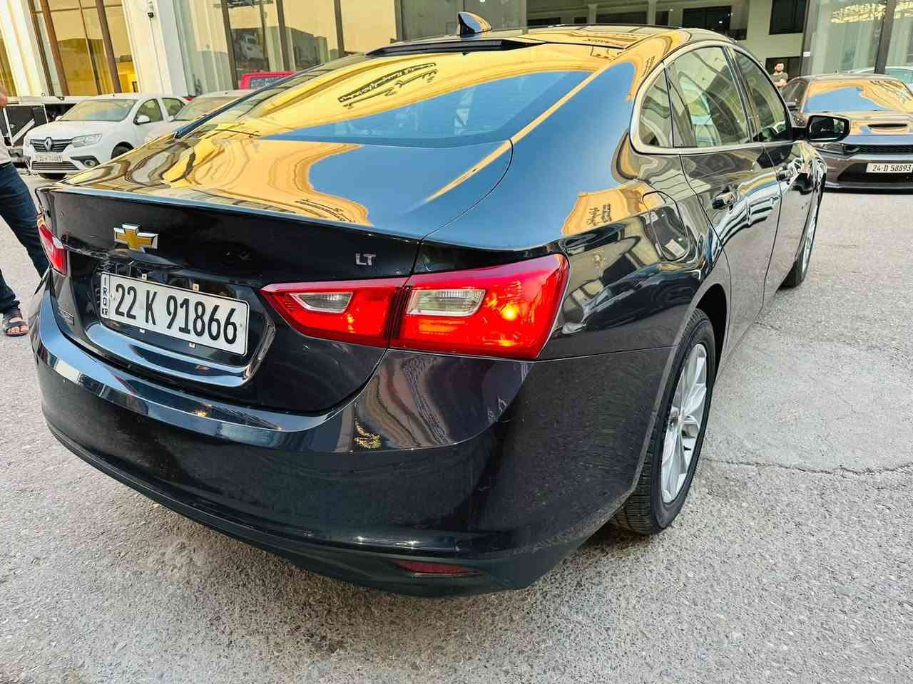 شوفرليت ماليبو  🤍 2023 
مواصفات LT 
السياره مرقمه اربيل - رقم وفحص وهزه جديد لحد 2029 
فول عدا فتحه 
لون ( حبري عميق ) 
 الضرر - بوند جملغ - ( جملغ تعديل بارد ) واضح بالصور

مواصفات 
بصمة
ابواب بصمة
تشغيل عن بعد
شاشة ايباد
كشن كهربائي
كشن هيتر
تبريد قطعتين
كاميرا
رادار
بلاجكتور
ويل كب كروم مميز 
تحديد السرعة
تحديد المسار
نظام سبورت
نظام ايكو

عنوان:اربيل- معرض اربيل كارس
☎️***********☎️
