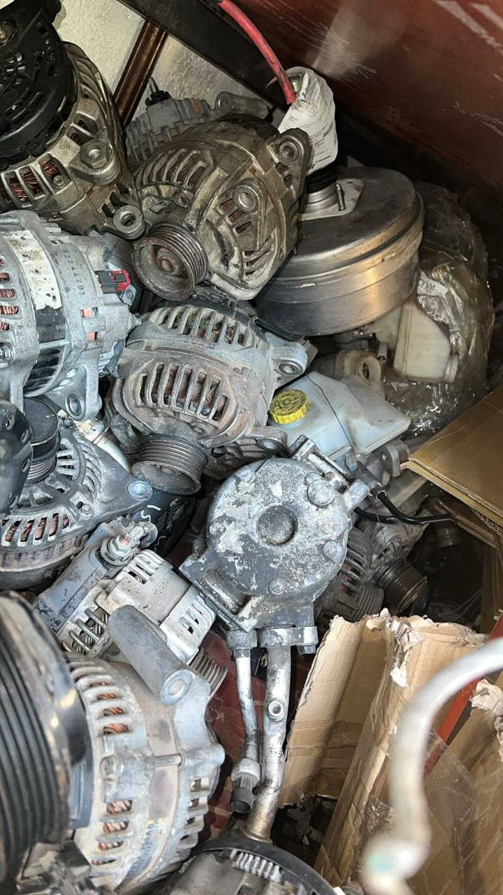 سلام عليكم ورحمة الله وبركاته وصول كميه كبيره من لايت افنجر
وصدر امامي وخلفي ومحرك ٢.٤ ونواعم ويتوفر يده باب داخليه شريط ستيرن اذاين كل شيء يخص ال افنجر موجود
ويوجد لدينا خدمة توصيل الجميع محافظات العراق ***********
