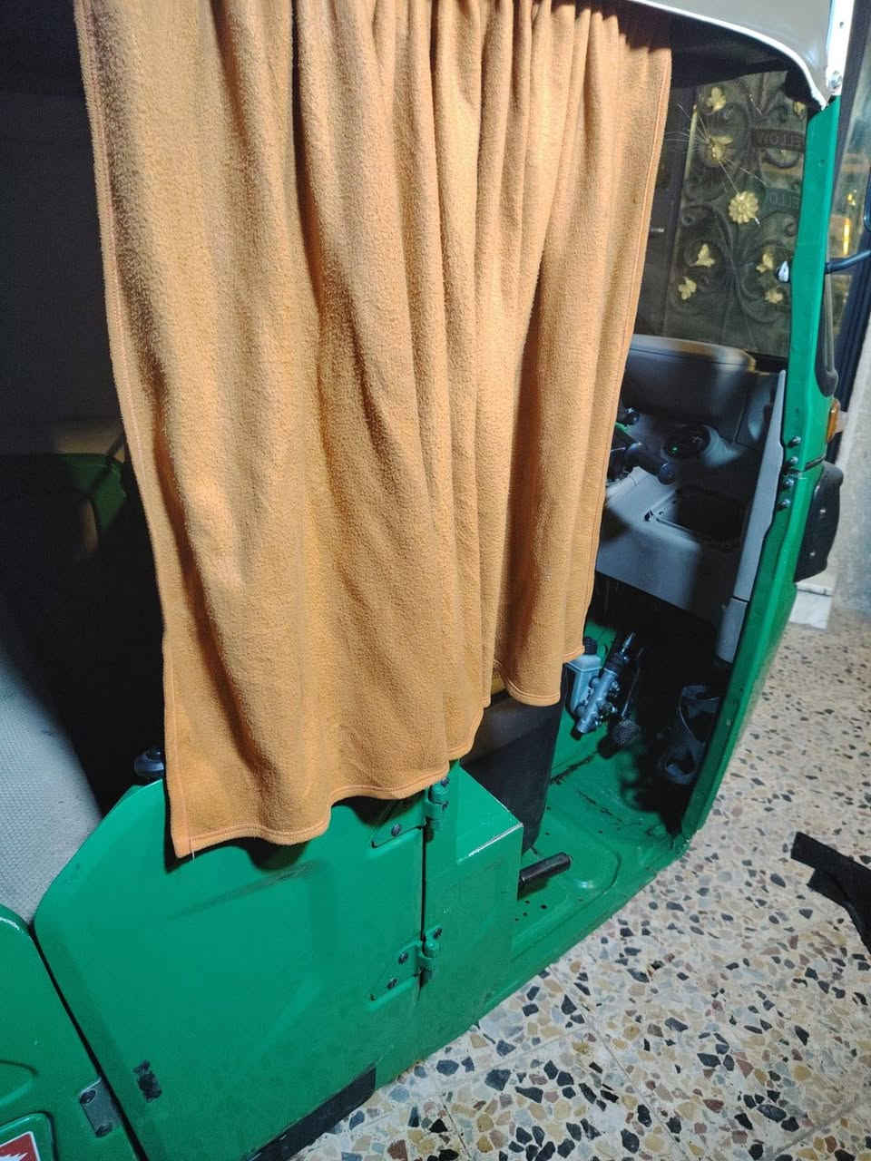 تكتك 21 شهر 11 رقم وسنويه  نضيفه كلش كفاله عامه مكينه وكشر كفاله لا مصبوغه ولا معمره ومحرك كفاله ما ممدوده عليه سبانه  مكاني بغداد العبيدي سعرها مناسب هاذه رقمي ***********
