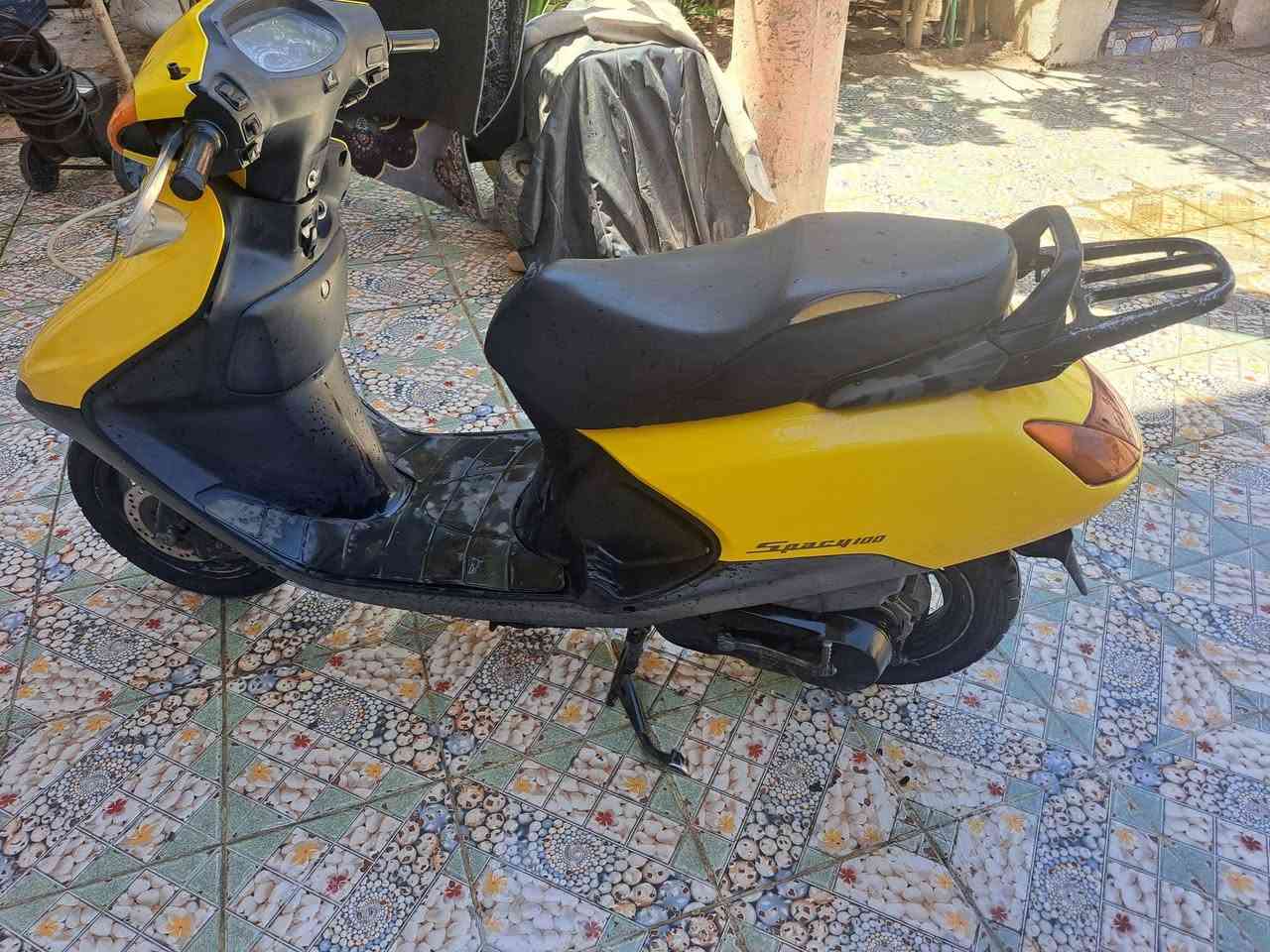 بسم فاطمة الزهراء
دراجة للبيع ياباني مكفولة برغي واحد مامفتوح بيها اشتريتها رمبة ما صار هواي ماشية كلها نضيف 

للشراي
مكاني كوت _الشهداء 
الرقم ***********

السعر خاص
