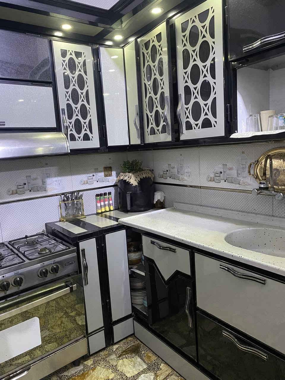 للبيع
كاونتر pvc نظيف جدا تفصال 
القياس عرض ٣ متر مع الملحق بنفس القياس
وجوانب كل جهة ١ متر
حوض السنگ مرمر 1.5cm
المكان النجف شارع المطار 
السعر ٥٠٠ الف
***********
