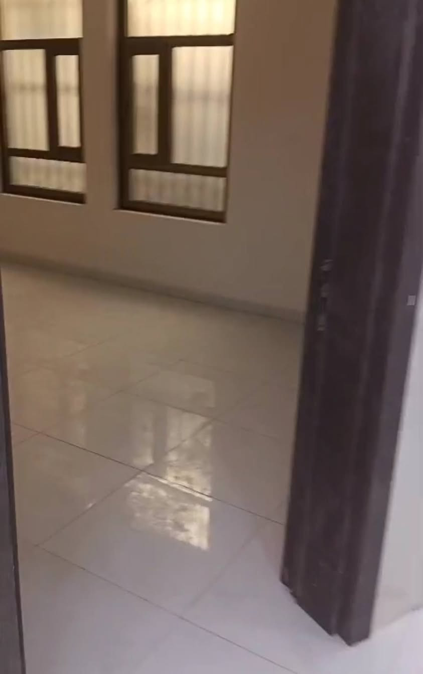 شقه 200 م
للايجار تصلح لسكن عائلتين مقسم على شكل شقتين بناء حديث طابق ثاني 
عنوان تاجيات قرب المرور 
مراسله صاحب الشقه او الاتصال 
***********
