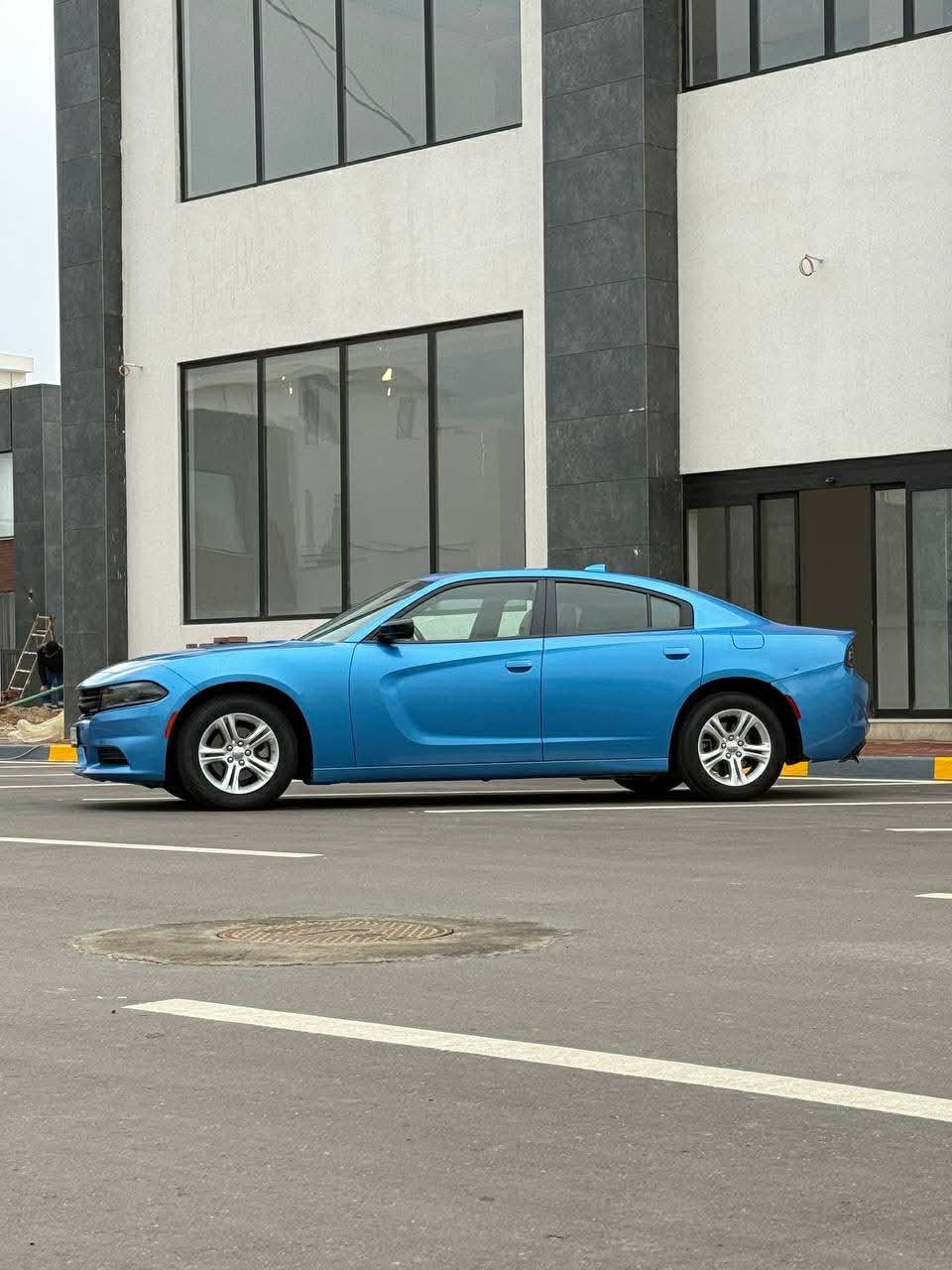 سلام عليكم من رخصت الادمن جارجر مديل 2023 اصل رقم بصره وارد امريكي
مكفوله من الضربه والصبغ والغرق مكينه 3600 تو ويل ماشيه 45 ميل 
مواصفات 
شاشه كبيره كار بلي 
كشن كهربائي حضن 
كشن جلد 
تشغيل عن بعد 
باقي المواصفات معروفه

مكاني البصرة
شراي يتصل
***********
مكلف بنشرها
