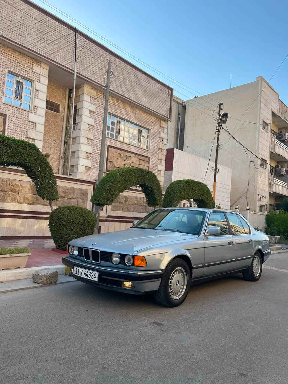 للبيع ٧٣٥ السياره بلاديه وع وضع الشركه 
بدون صبغ بدون تعيمر بدون تبديل بدون دكه جاكوج 
غوفتها بالكارتون لوك زلعةغ مبيها 
صدر امامي خلفي بحاله ممتازه 
تخم تاير جديد ياباني اصلي 
كير ومكينه جدد يخبلن 
ترايها كلش ناعم ااسياره 
كهربائياتها ع الشركه وبدون جطل وكلشي شغال 
صاج ماكي نفاظه قلاب 
رقم بغداد الجديد وهزه جديده تحويل ثاني يوم 
السعر ٤٨ وبيها مجال بسيط جدا جدا جدا 
مكاني بغداد السيديه 
*********** الشراي يتصل
