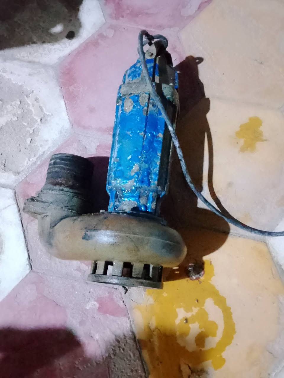 غطاس ابو 4 للبيع بعده جديد مستخدم شهر 
ناضم كرمت حسن . الجويبر .
***********
