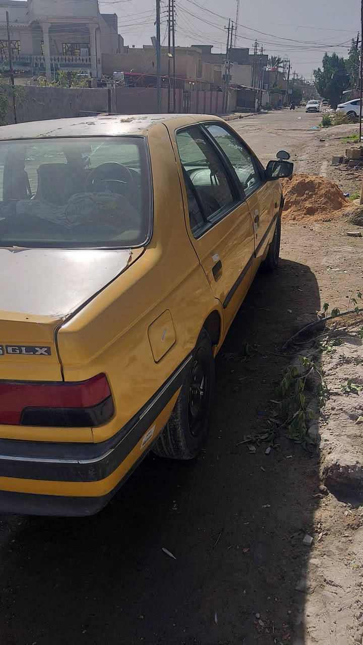 السلام عليكم للبيع او مراوس  بيجو GLX 2017 كير محرك مكفول تبريد شغال دشبول عالي كهربائيات كله شغاله بيه ضربه بالجنطه بنيد  مبدل صدر 100/80 يرادله دبلات امامي رقم بغداد انكليزي عارضه 45 وبيه مجال/مكاني بغداد الدورة ابودشير ***********
