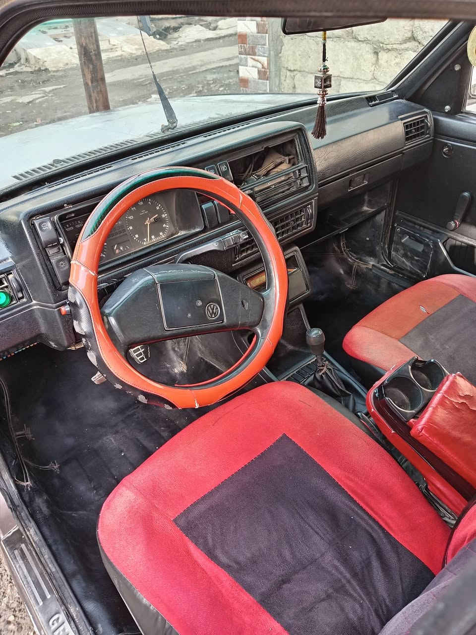 كولف موديل 92 سنويه ساقطه رقم الماني شرط المحرك وكير غرمه 300 السعر 23 ونزل الغرامه من السعر المكان  الايمن حي العامل
***********
***********
