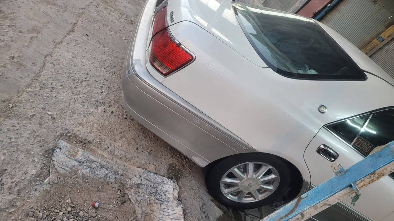سلام عليكم جنون للبيع مكفول من العيب الشرعي والاصوليات والكص ونقل جثه رقم نكليزي تبريد خلفي امامي اربع دكم مداور ثاني يوم رقم بصره مكينه 3000 سياره مال جناي 
رقم الهاتف ***********
