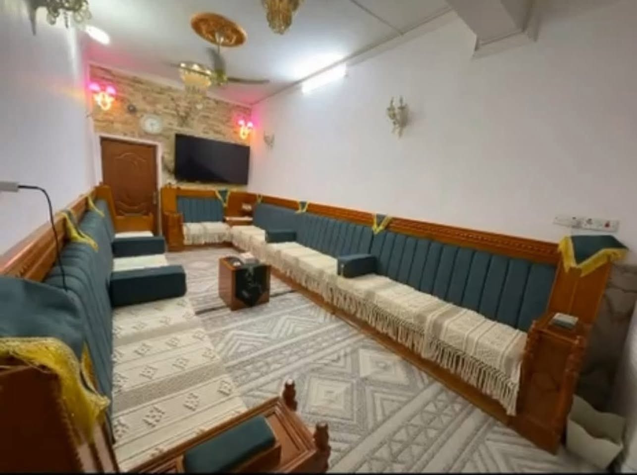 🏡 #دارللبيع بناء حديث طابقين العنوان / حي الأمين أولى على ساحة 
المساحة 175 
تفاصيل الدار 🏘 بناء كونكريت
طابق الأول
 - استقبال 
 - غرفة نوم 
- صاله 
 - مطبخ  
 - صحيات
 - درج داخلي
طابق الثاني
-غرف نوم عدد 3
-صاله
-مجمع صحيات
☎️ للإستفسار يرجى الاتصال 
بالأرقام الموبايلات الواردة أدناه
📲 ***********   متوفر واتساب 
#نستقبل_طلباتكم__وعروضكم 
مكتب بغداد للعقار الشطرة  الآمن للتسويق العقاري  ___
 الشطرة /شارع الفلكه قرب كراج الحضارات
