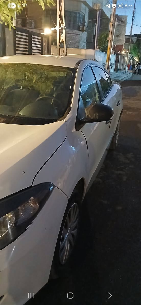 رينو فلونس ٢٠١٣ 
رقم بغداد باسمي
بدون صبغ
مكينه وكير مكفول
المنصور ١٤ رمضان
عارضها ٦١ $
***********
