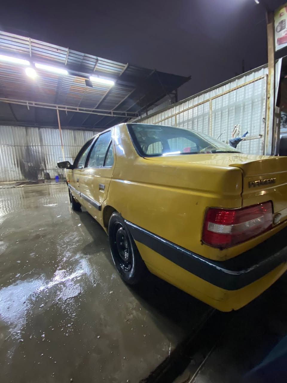 السلام عليكم بيجو لميس 2013السياره كير مكينه حداديه خير من الله منضومه غاز منضومه تبريد جديده تخم تاير رقم نكليزي بأسمي تحويل ثاني يوم السعر 33$وبيها مجال مكان بغداد الشعب رقم الهاتف ***********ما متواجد خاص
