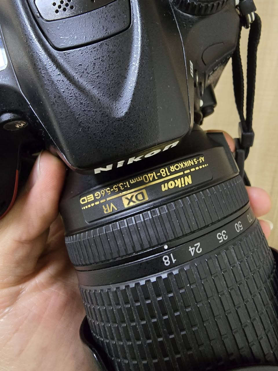 ٦١٥ ألف
شتر ١٦
نيكون ٧٢٠٠ ويا ١٨-١٤٠ نظافة %١٠٠ 
حزام و بطارية و شاحن أصلي و جنطة موجودة.


**إذا كنت صاحب هذا الإعلان وتريد حذفه لأي سبب، رجاءا أرسل رسالة إلى الدعم الفني**