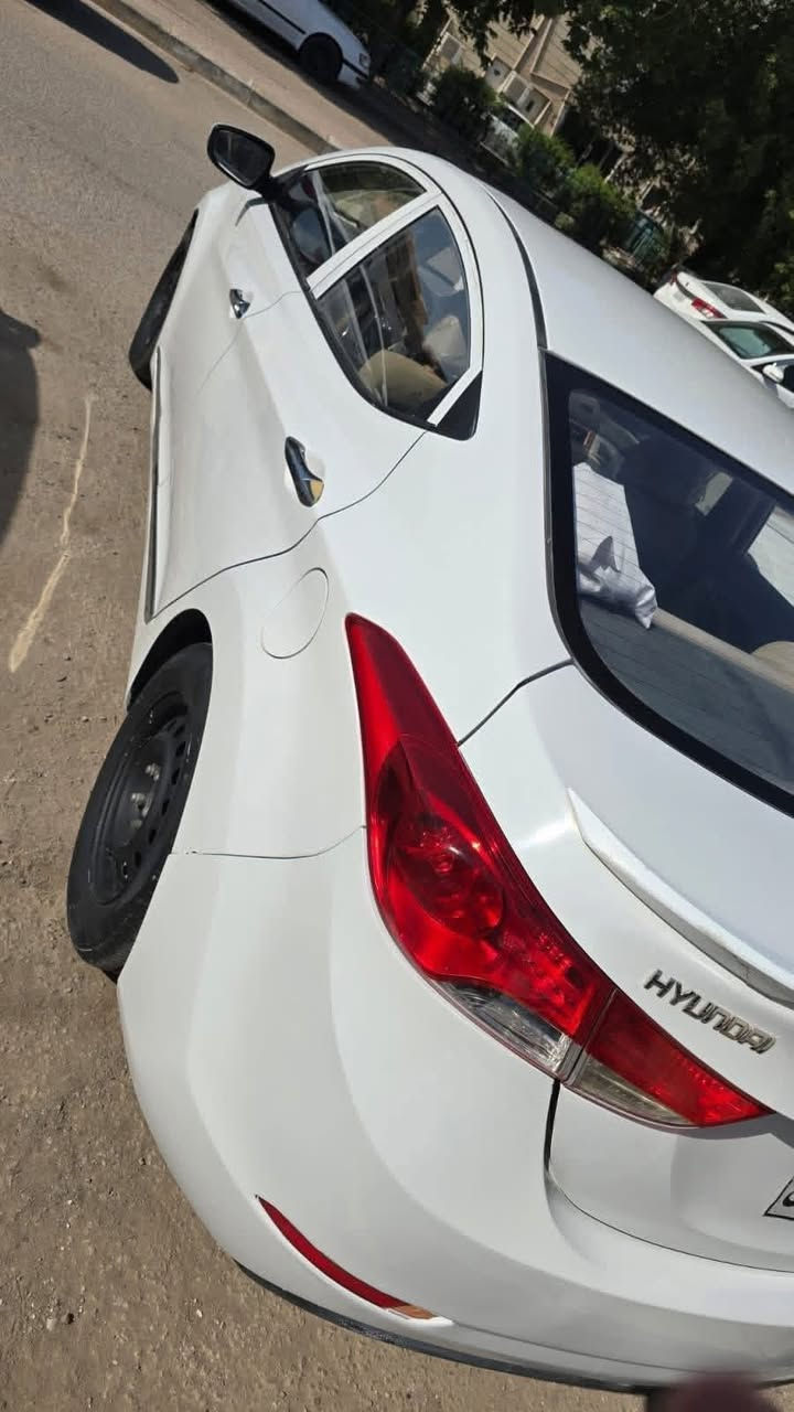 النترة ١٤
خليجي كير مكينه تبريد مكفولات , محرك ١٦٠٠ اقتصادية السيارة صرفهه قليل 

قطعتين بيهه بابين عكس السايق صبغ و جامغلين صابغهن جمالية لان بيهن شخطات جانت وصورهن موجودة قبل الصبغ يعني مامفتوح الجاملغ ، دواخلهه سليمة 

فتحة بالقمارة دواخل عسلي 

سيارة نظيفة ومتحب عطلات 

السعر ١٠٧ وبيهه مجال للشراي ، التفاوض بعد المعاينة 

مكان السيارة: النجف

للتواصل ***********
