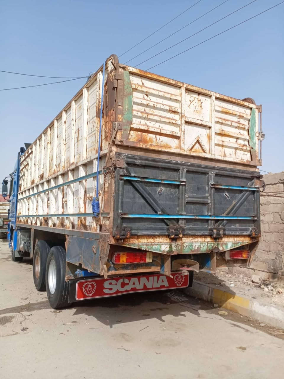 سلام عليكم بدي لبيع طول 7و40 رتفاع 220
***********
