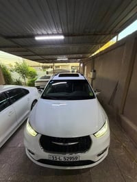 �� للبيع – كرايسلر باسيفيكا ليمتد 2022 🚗 فول مواصفات  🔹 اللون: أبيض 🔹ا...