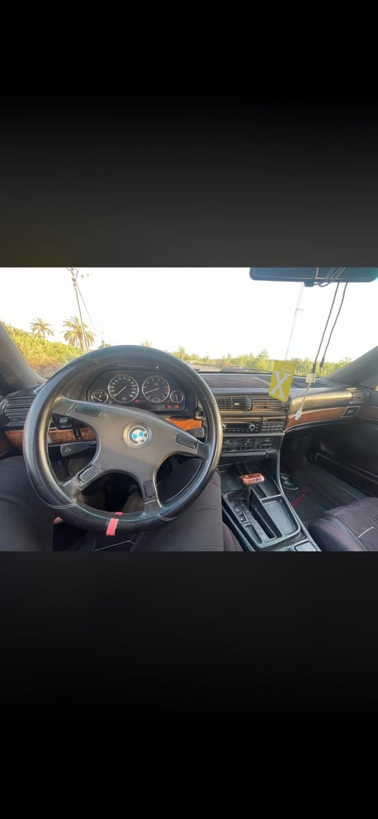 السلام عليكم  
BMW موديل 1989 رقم انبار جديد سنويه جديده ارقام جديده. مكفوله كير اكسل حداديه مكينه  تبريد ويه السويج تعمير جديد  فتحه سقف داخل صاج ما تحتاج اي شيء السياره  المكان واسط الصويره للستفسار *********** 
السعر 50 $ وبيهه مجال
