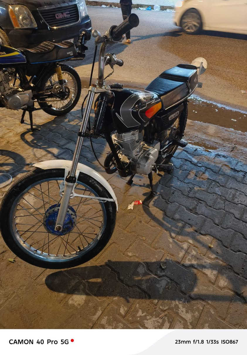 السلام عليكم . دراجه ايراني مكينه انيرجي حلوه . دبلات شغاله كشن تانكي كله جديد ، شاصي نامه ، ادوات مكفوله من السرقه . السعر 400 وبيهه مجال . مكاني بصره . ***********
