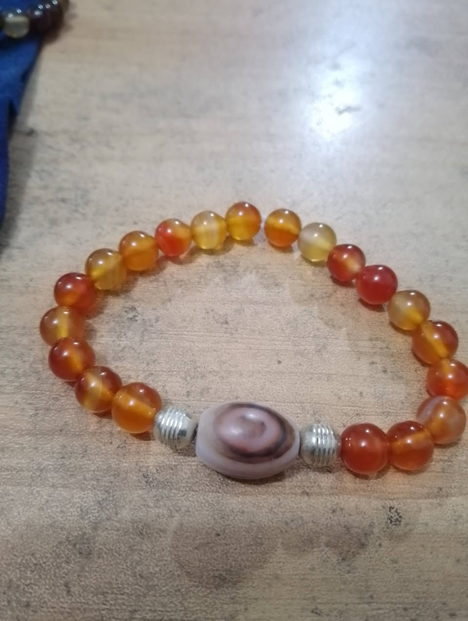 مجموعه اساور متنوعه من العقيق الهندي باحجار المرجان التونسي وحجر التبت وحجر الجزع البقري وحجر المراد وحجر عباس اباد سعر السوار 15 الف واصل داخل بغداد وللمحافظات ***********
