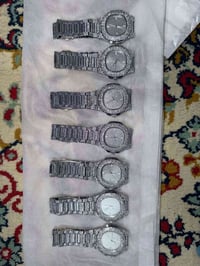 ساعات • باقي ٤ قطع