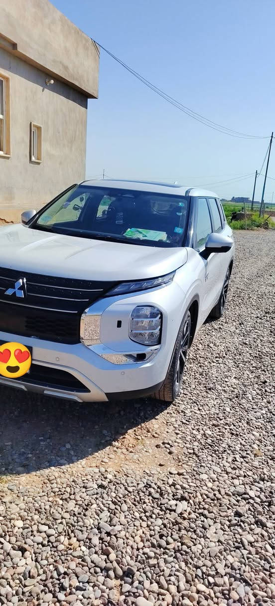Mitsubishi Outlander SE
للبيع مقدمة ١٥٠ ورقة والباقي قصط شهري او مده

الموديل : 2023

اللون : ابيض

عداد المسافة : 33 الف مايل

حجم المحرك : 4 سلندر (2.5L)

الضرر : كما موضح بالصور

رقم كركوك

المواصفات : SE

تشغيل بصمة
ابواب بصمة
هاند بريك بصمة
دخول ذكي بصمة 
4 كاميرات 360 درجه 
تبريد قطعيتن امامي وخلفي
صندوق كهربائي
مراية اشارة ورادار 
ويل كروم
تحكمات استيرن
اضاءات زينون كامل امامي وخلفي
حساسات امامي خلفي
رادار مانع تصادم امامي 
تحكمات ستيرن جهتين 
كروس سرعة
كير شفتات خلف الستيرن 
وضعيات قيادة 6  
نظام اوتو هولد 
نظام مانع الانزلاق 
عدد المقاعد 7 راكب 
وبقية المواصفات المعروفه
الموقع كركوك الزاب شميط 
‏‎للاتصال والاستفسار :

***********
