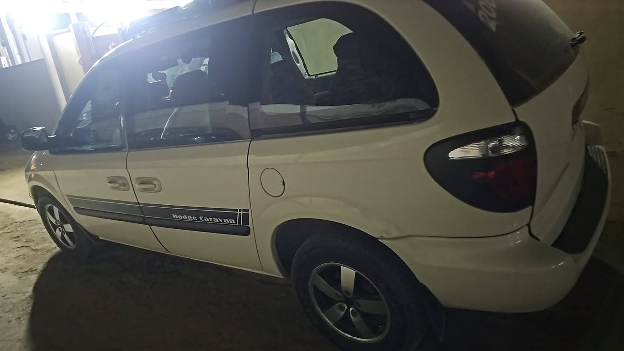 السلام عليكم
دوج كرفان 
موديل ٢٠٠٧
الرقم بغداد انكليزي بسمي 
محرك 3300 بيه خيط تبخير
تبريد قطعه وحده شغال 
تدفئه شغاله
السعر 72 وبي مجال 
الاتصال ***********
صدر امامي خلفي جديد 
تخم تايرات جديد
مصبوغه حزام
