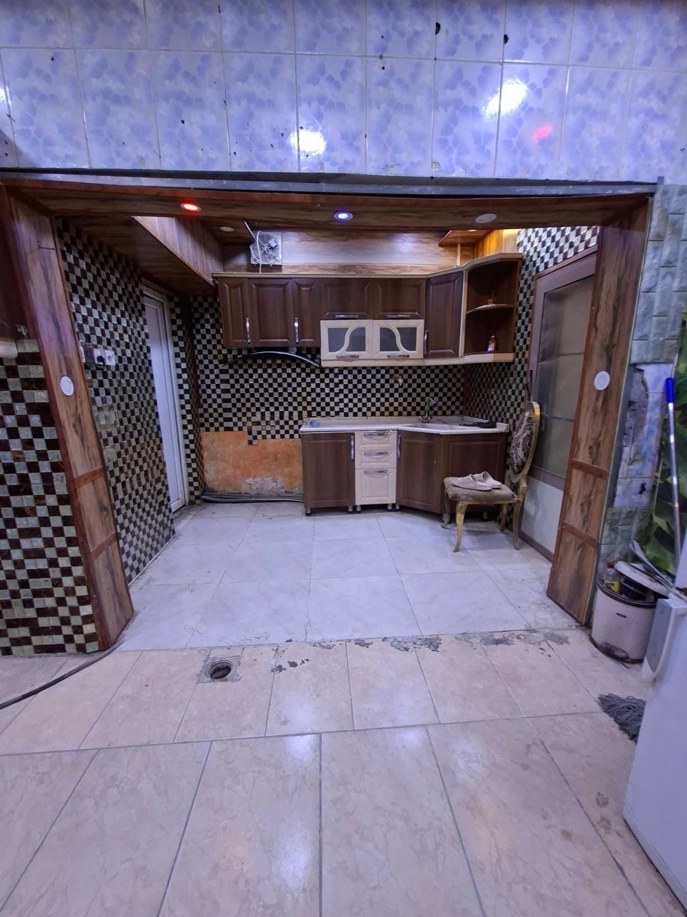 منزل للإيجار البصره البراضعية 
5 غرف مناوم مؤثث جزئي 
