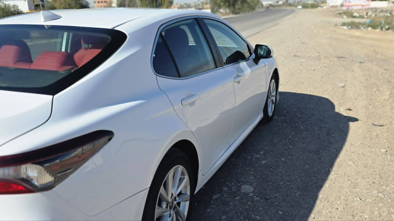 سلام عليكم
كامري LE. بيها قطعه جاملغ الامامي بدله وبيها بارد بسيط سياره كدامك سعر 180$ وبيها مجال بسيط
