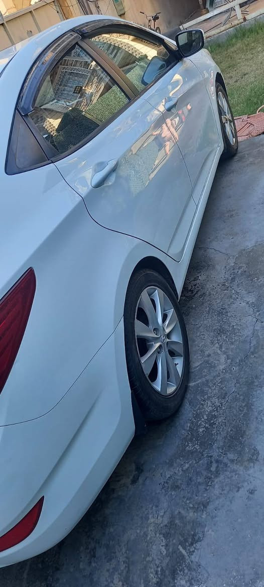 السلام عليكم اكسنت مديل ١٦خليجيه ماشيه ١٠٠ بيه بارد بل الداير الجاملغ الخلفي وصبغ دعاميه اماميه وبيه دمار بل الباب موضح بل الصوره والسونرموجود بي كل التفاصيل مكان السياره بغداد حي الجهاد محرك كير مكفولات حجم المحرك 16
السعر١١٠ رقم صاحب السياره***********اني مكلف بل النشرخابر ع صاحب السياره رجاء
