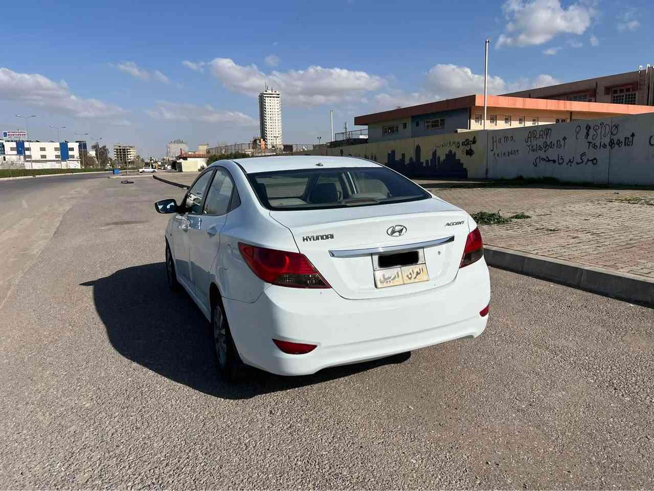 اكسنت ٢٠١٢ لون ابيض بجم و خلفي كبس بى اربع قطعةو نص بس رش بدون دواخل كلشي بشرط سيارة باسمي تحويل بشرط مكاني اربيل 
***********
چوار پارچةو نيو سبوغ بى ژورى 
پيشو پشتى كةپسة بةناوى خومة سةيارةكة جوانة 
شوين هةولير أربيل, العراق
