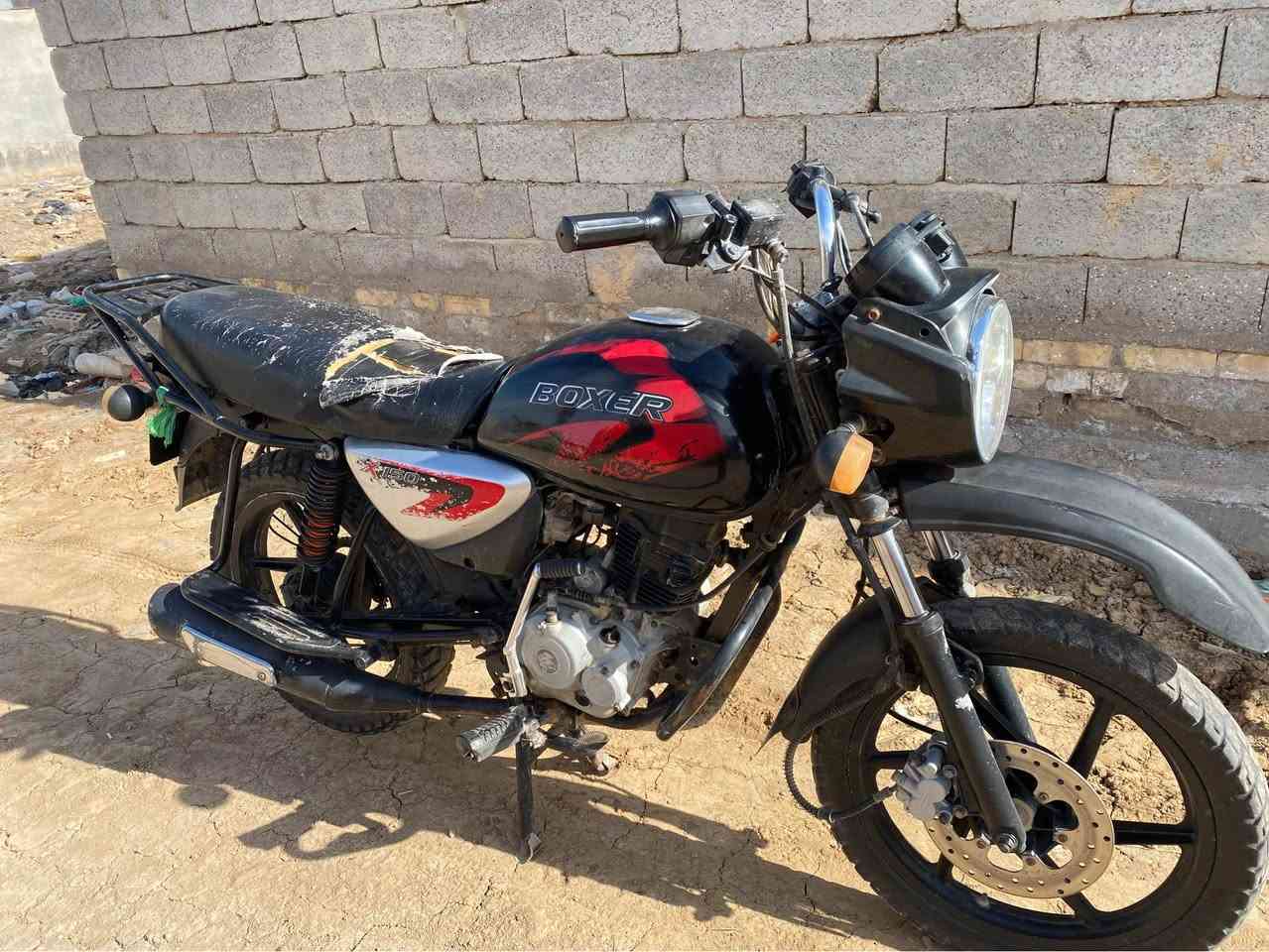 سلام عليكم دراجه بوكسر 22 كلك 
دراجه نضيفه وحلوه بس دراجه دخن مستحقه تجفيت 
مكاني شطره طريق العمار 
سعر 590قفل 
مامتواجد خاص شراي تصل *********** الشطره, ذي قار
