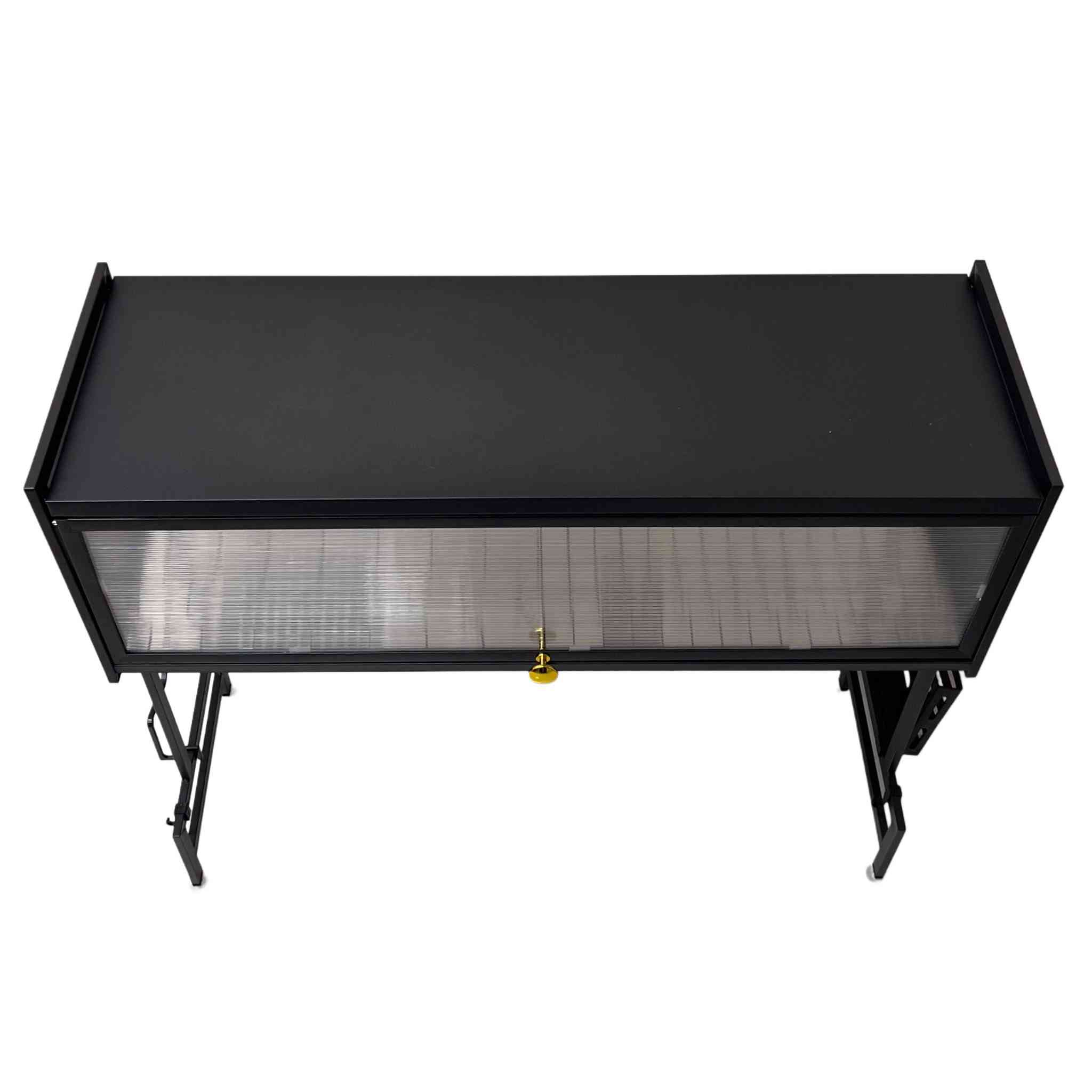 رف تجفيف صحون فوق المغسلة Bihart مع خزانة علوية – موديل YLS259
رف عملي لتنظيم وتجفيف الصحون يُوضع فوق المغسلة، بتصميم معدني أسود مع خزانة علوية بباب منزلق للحفاظ على ترتيب أدوات المطبخ.

• تصميم يوضع فوق المغسلة يساعد على استغلال المساحة وتنظيم الصحون والأدوات

• خزانة علوية بباب منزلق لحفظ الأغراض داخلها بشكل مرتب

• رف شبكي لتجفيف الصحون يسمح بترتيب الأطباق بشكل منظم

• خطافات سفلية لتعليق أدوات المطبخ مثل الملاعق أو الأدوات الصغيرة

• سلال تخزين جانبية وسفلية لوضع الأدوات والإكسسوارات

• هيكل معدني بلون أسود مع قواعد ثابتة 
للوقوف

• الابعاد: 85*30*76 سم

• العلامة التجارية: Bihart
• نوع المنتج: رف صحون فوق المغسلة مع خزانة
• الموديل: YLS259
• الخامة الظاهرة: معدن
• باب الخزانة: باب منزلق

محتويات العلبة:
• رف الصحون فوق المغسلة
• الخزانة العلوية بباب منزلق
• رف تجفيف الصحون الشبكي
• سلال تخزين جانبية وسفلية
• خطافات تعليق للأدوات
• قواعد الأرجل المعدنية للتثبيت
#للتواصل مراسلة الصفحة
#الجميع


**إذا كنت صاحب هذا الإعلان وتريد حذفه لأي سبب، رجاءا أرسل رسالة إلى الدعم الفني**