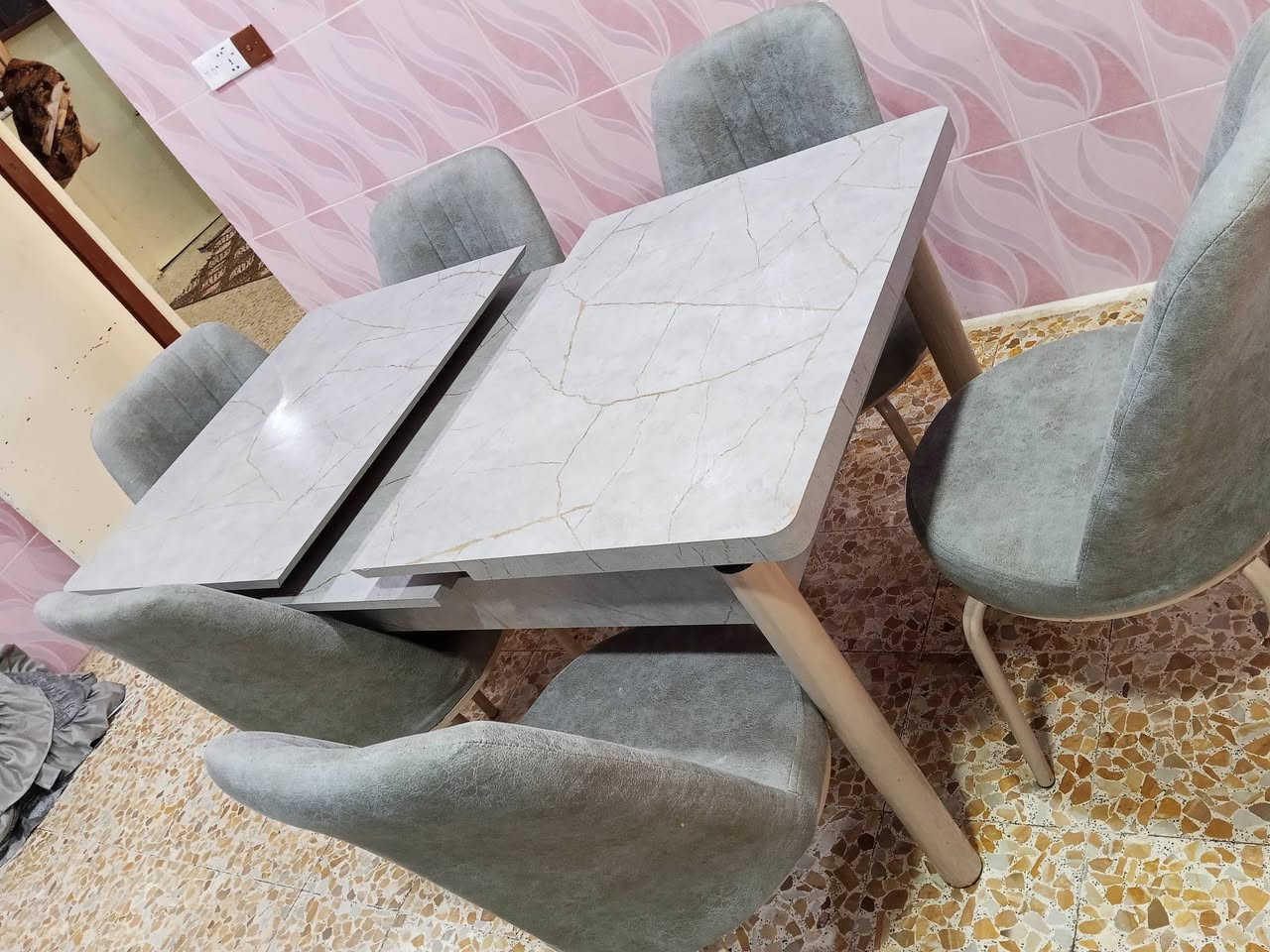 السلام عليكم
ميز طعم جديد مستعمل قليل 
استفسار علا رقم ///***********
