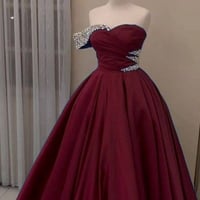 فستان ساتان • مقاس ٣٨-٤٤ • جيسكا
