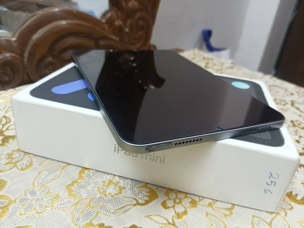 سلام عليكم 
ايباد مني7 ذاكرة 256 بطارية 99 عدد دورات شحن 94 بعده بضمان مخليله لزكه ضد لكسر ب25الف جديد كلش شخط مامشخوط ستعمال شي قليل  قراض كامله كارتونه وشاحنه الاصلية
مكاني بغداد 
*********** المحمودية, بابل
