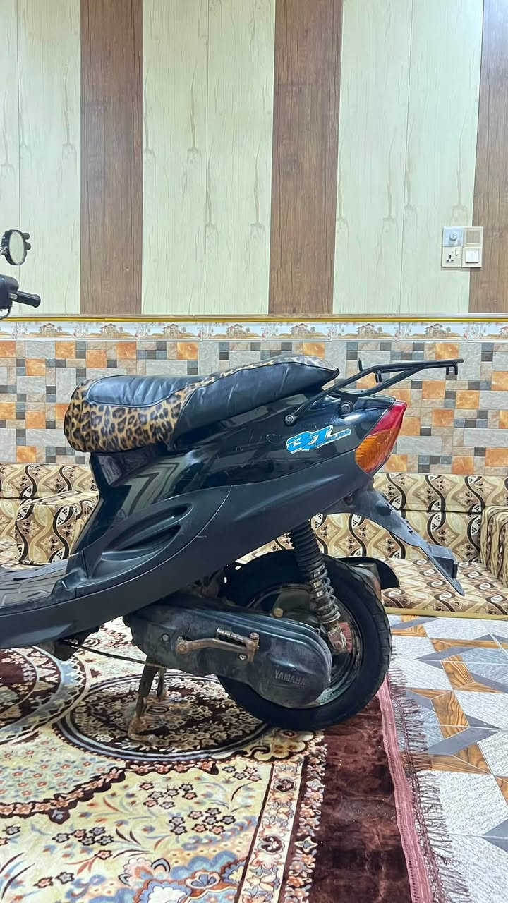 سلام عليكم دراجه ياماها  بي جي 9زروف  بسعر ٢٦٠  دراجه حلوه ونضيفه مكينه ناعمه كهربائيات شغاله كلشي شغال نقصها باتري فقط  مكاني بصره تقاطع الكزيزه قرب محكمت الكزيزه رقم هـ/***********  متواجد وتساب
