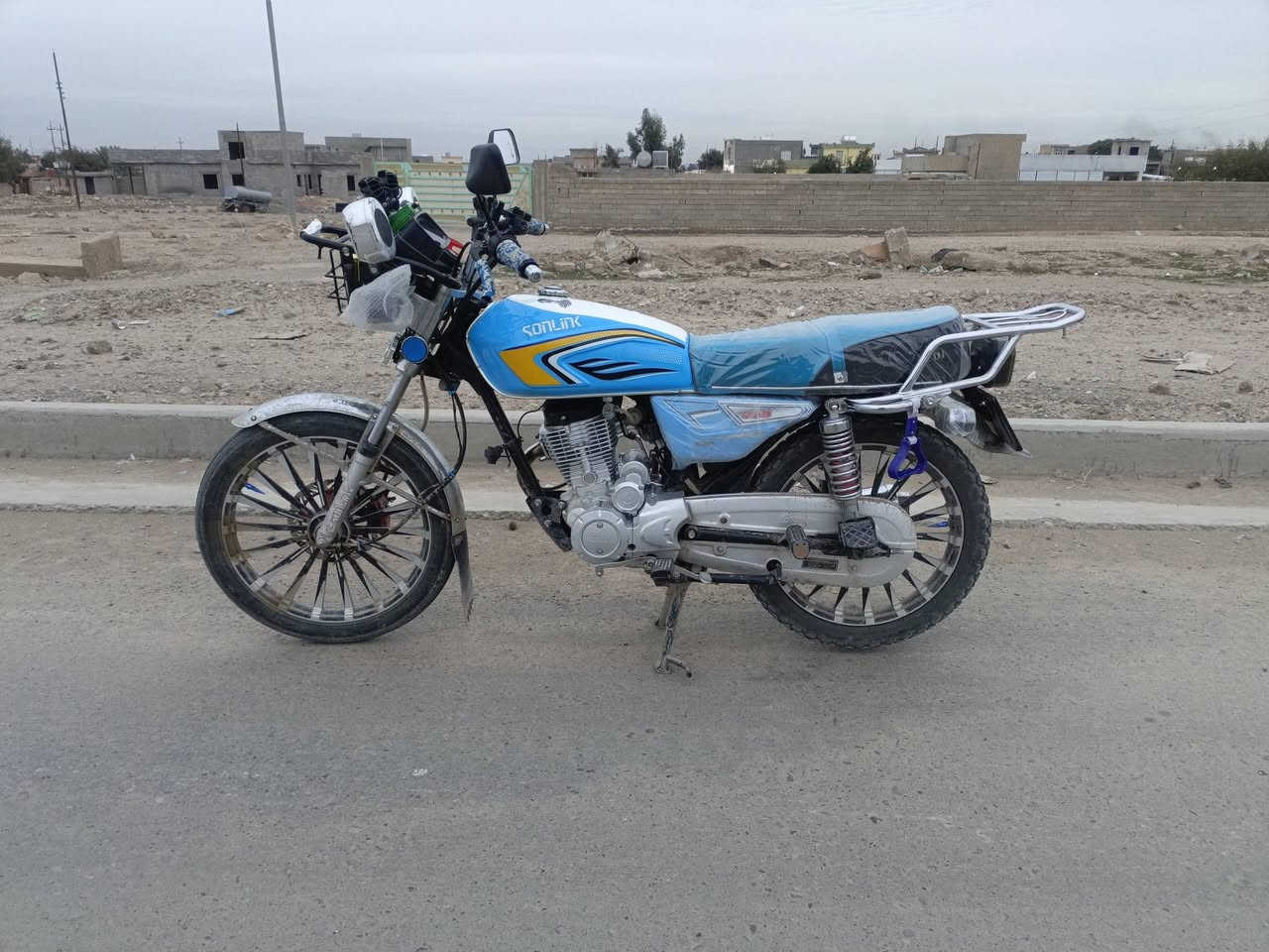 لــلــبــيــع 🎬
سيڤان سونلنك 24 محدث 25 بااب أول
 وزن ثقيل .
دشبول شغال .
ضوء عالي و ناصي و ليد حيل قوي .
Mp3 + نشره بال بگ لايت + اشاير شغال
سلف وهندر . وتشغيل عن بعد 
 محرك ما مفتوح شرط
نشاط فولل 
السعر 750 وبي مجال قليل ..
المكان بيجي •
الموشراي لايتعبني رجاءءءء •
موجود بس واتساب أو اتصال 
الستفسار ‏‪***********‬‏
