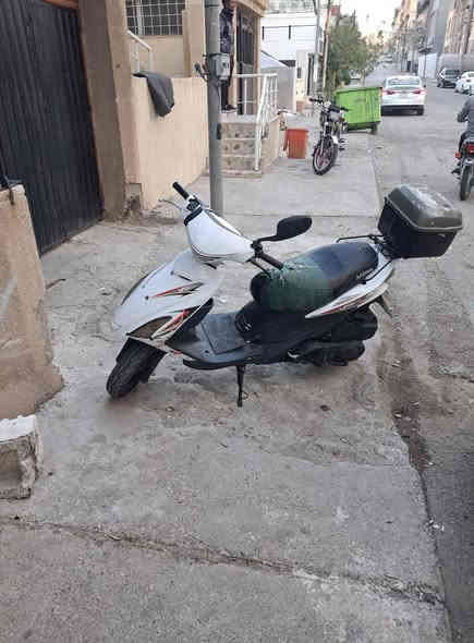 السلام  عليكم دراجه سرعه 140 نضيفه كلش  بدون اي نقص   دراجه باله كامله مكمله   تايرات جداد   و كفرات جديده  تجي تفحص و تدلل   مكينه ما مفتوحه ابد و ضمان   الشراي يتصل  و يدلل   و سعر جدا مناسب
*********** 
***********
