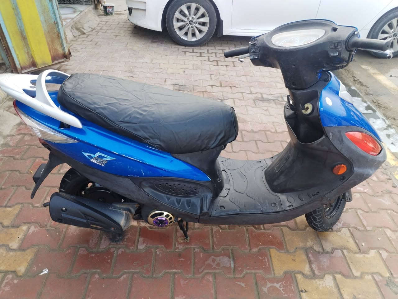 مكلف بنشر مكلف.؟؟ سلام عليكم دراجه لبيع كامكو في تو موديل 15 ختم واحد شلعه معدل فول دراجه شغاله من طول لطول سعر 525بيه مجال رقم لتصال ***********
