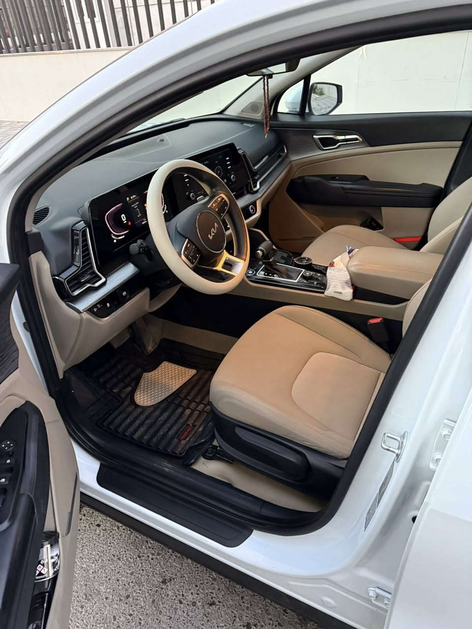 السلام عليكم 
سياره سبورتج خليجي موديل 2023 للبيع 
المواصفات : بصمه ،
تشغيل عن بعد 
، ترحيب 
، ويل ١٩ 
مري طبك
بلوجكتر.
….
حادث السياره: موجود بلمنشور صور السونار 
ايرباك دشبول وسيترن 
طخه بلبدنه
للتواصل والاستفسار
***********
مكان تواجد السياره كراده خارج
