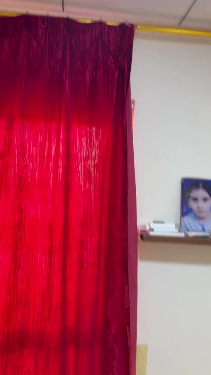 السلام عليكم عندي هاي الستائر للبيع العرض ست أمتار. قطعتين كل قطعه   ثلاث أمتار  وطول ثلاث أمتار قديقه  السعر ٢٥ ألف


**إذا كنت صاحب هذا الإعلان وتريد حذفه لأي سبب، رجاءا أرسل رسالة إلى الدعم الفني**