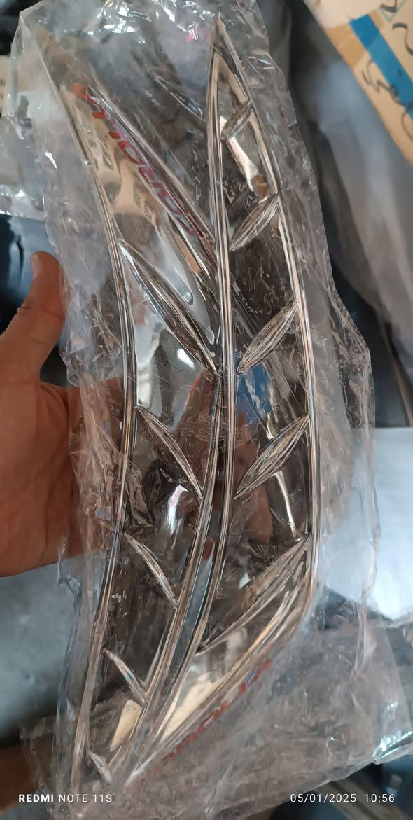 السلام عليكم... غراض كورلا للبيع.. يوجد. توصيل لكل مكان ***********.......
1/كوع ولف حماوة اصلي 10الف... 
2/بطاين امامية زوج 30الف.. 
3/غطاء محرك امريكي 25الف... 
4/قفل جنطة كهربائي 25الف... 
5/نيكلة صندوق طويلة 25الف... 
6/حواجب لايتات نيكل 15الف... 
7/لايتات خليجي 75الف زوج... 
8/لايتات امريكي داخل اسود 85الف زوج... 
9/شريط استيرن 15الف ابو الفسفورة... 
10/قبغ راديتر تفصيخ 10الف... 
11/تحكم تبريد فرارات 35 الف.. 
12/ترايش جام خارجية تخم. 30الف... 
13/سيوف دشبول اصلية 25الف..
