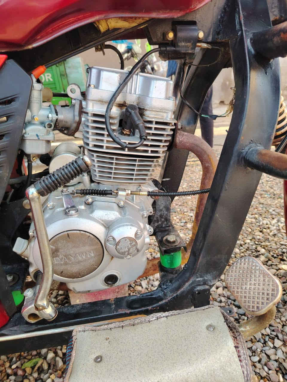 السلام عليكم شباب ستوته دايوان للبيع اوراق اصوليه بيها شويه الحين بالركبه موديل 14 سعرها 850 وبيها مجال مكان بغداد المعامل ***********
