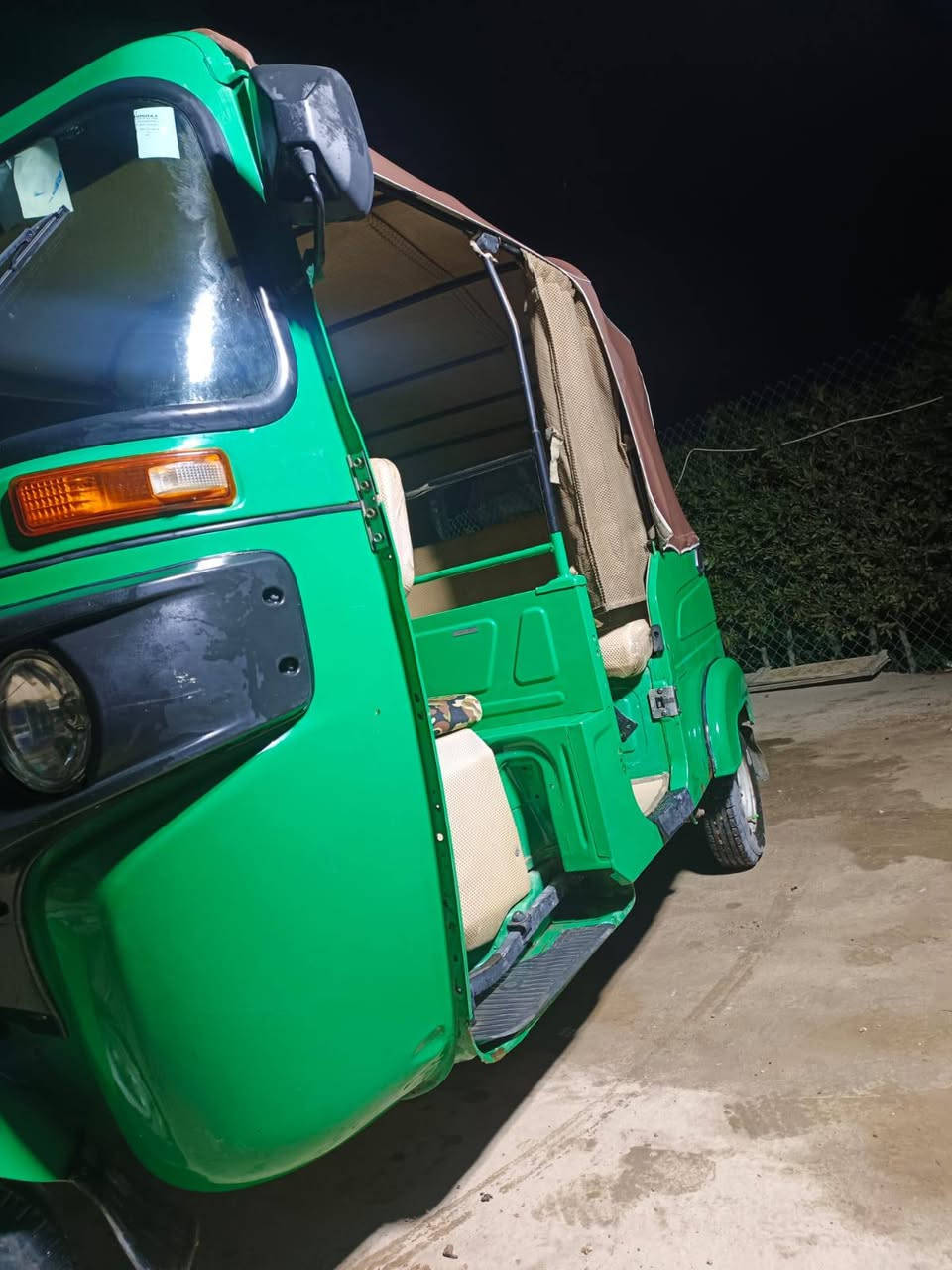 السلام   عليكم
تكتك  خضره   مكفوله  كفاله  عامله    لا خياس  لا ضربه  ولا صبغ  

تكتك  موديل 21  لون  اخضر 

التكتك  رقم  وسنويه   يعني تحويل شوكت  ماتريد   

التكتك   مكينه  زيرو حتئ ما مفتوحه   

8 ملايين  وبيهه  مجال   

بغداد الامين  الثانيه  

***********
