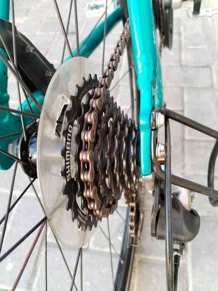 بايسكل precision ماركة 700 c 🚴‍♂️إسكيب أصلية 🚴‍♂️
لون رياضي كرتوازي 
 حالة ممتازة، نظيفة جدًا، وخفيفة الوزن - مثالية للتمرين أو التنقل اليومي.

 ✨ المواصفات:

 الماركة: بريزشن  إسكيب
 الهيكل: ألومنيوم خفيف الوزن ومتين 
 السرعات: 3 أمامية و8 خلفية
 المقاس: متوسط ​​(مناسب لطول يتراوح بين 165 و185 سم تقريبًا)
 نظام التطوير: شيمانو متعدد السرعات (أداء سلس ومريح)
 الفرامل: فرامل أمامية وخلفية قوية على شكل حرف V
 الإطارات بحالة ممتازة، جاهزة للاستخدام
 💯 الدراجة مُجربة ومُختبرة، مريحة جدًا، ولا تحتاج إلى أي صيانة مال حاوية.  موديل 2020 شرط.  للتواصل واتساب ***********. السعر  175000
