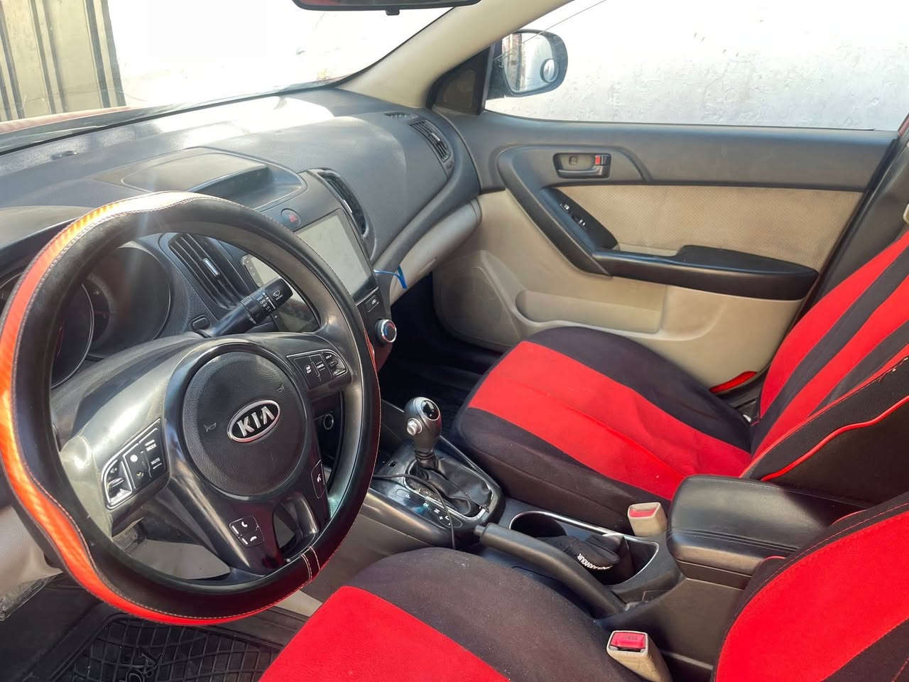 السلام عليكم كيا فورتي 2011 للبيع تبريد عاطل  تحكمات مري وتحكمات ستيرن بيها 3 قطع صبغ  ومحولبة من القمارة رقمها بغداد وباسمي تحويل ثاني يوم مكانها بغداد محركها 2000 للاستفسار   رقمي *********** السعر 82 وبيها مجال
