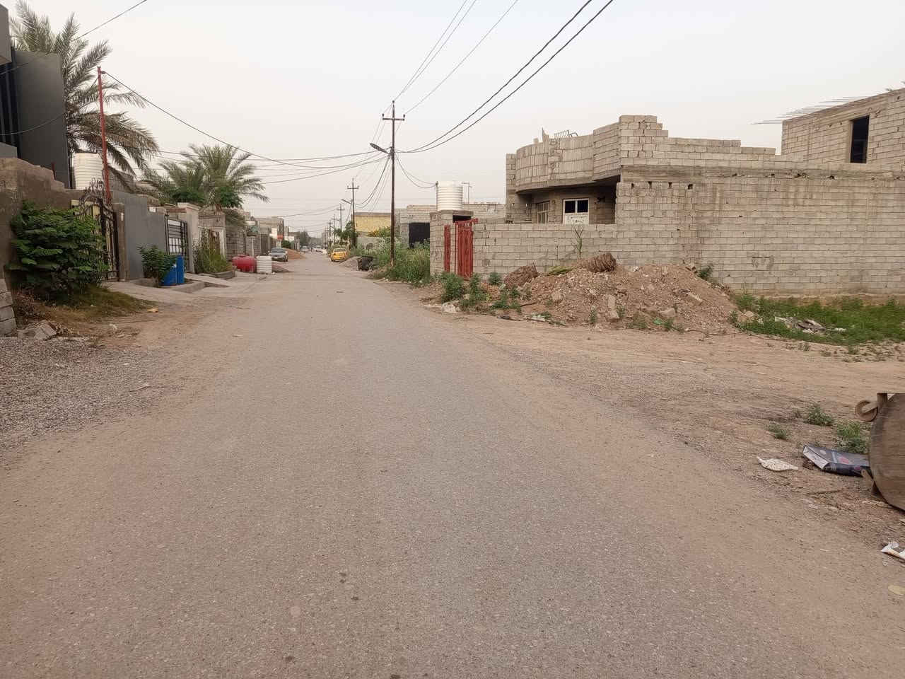قطعة ارض 200م للبيع طابو زراعي سند 25 ماء وكهرباء وتبليط وخط مولد وإنارة موقع سكني متكامل ومميز ام العضام شارع عمر الحيالي من السده الفرع الاول او مقابل مستشفى الرازي الفرع الاول السعر 55مليون وبيه مجال للشراي للاستفسار خاص او ***********
