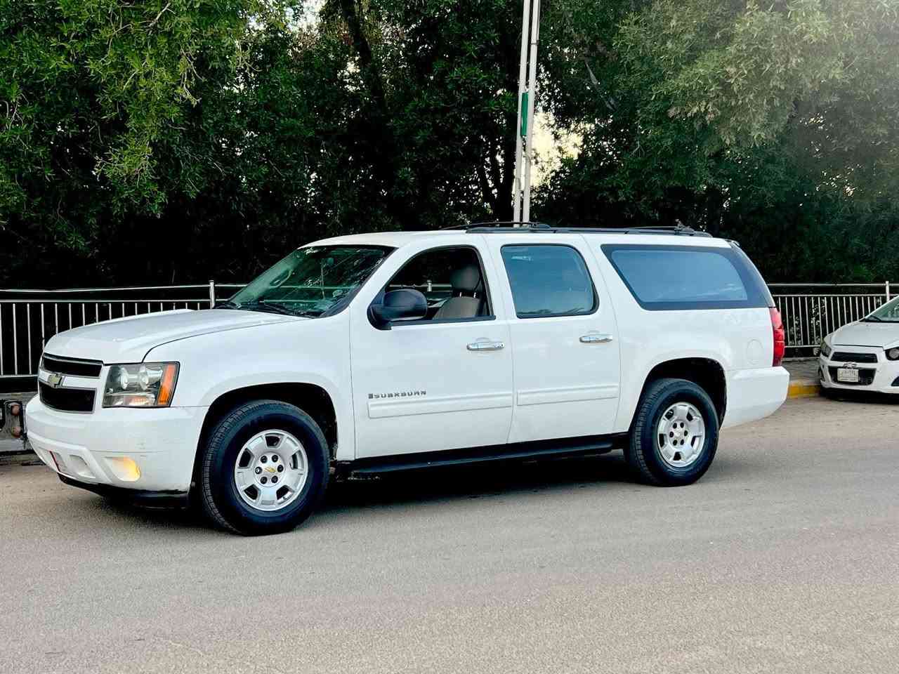 سلام عليكم يوكن 2009 امريكه سياره جاهزه. كير ومكينه شرط وحداديه وره وكدام جديده ومصفره هيه وغرمات 
ومداور ثاني يوم. ضربتها جاملغ خلفي بدون دواخل فقط 
    
0773 205 1258‬
